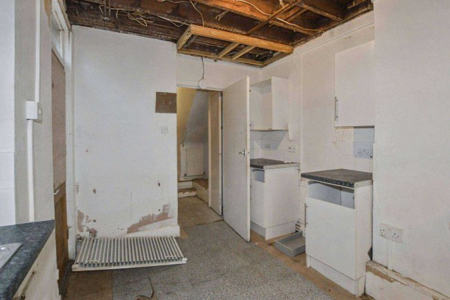 Flat A and B, 26 Stanmer Street, Battersea, London SW11 3EG 73