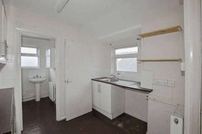 Flat A and B, 26 Stanmer Street, Battersea, London SW11 3EG 73