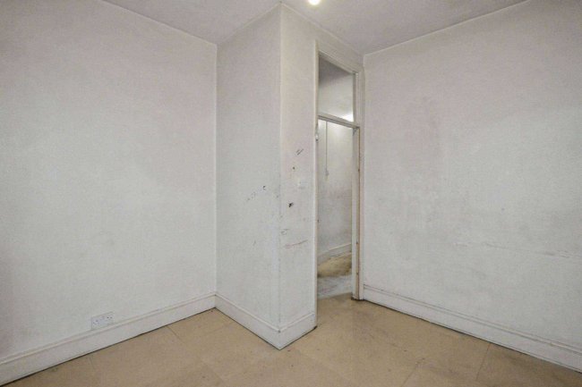 Flat A and B, 26 Stanmer Street, Battersea, London SW11 3EG 73