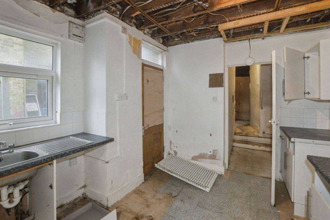 Flat A and B, 26 Stanmer Street, Battersea, London SW11 3EG 73