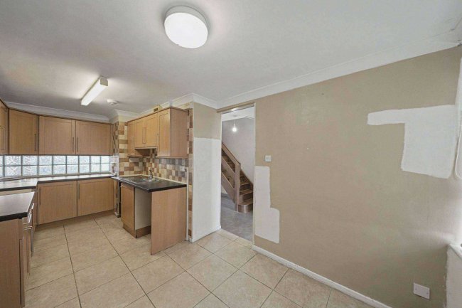 320 Spackmans Way, Slough, SL1 2SD 98