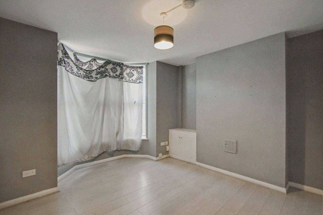 78A Stopford Road, London, E13 0LZ 2