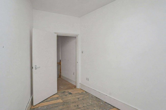 19b Kenmont Gardens, Kensal Green, London NW10 6BT 73