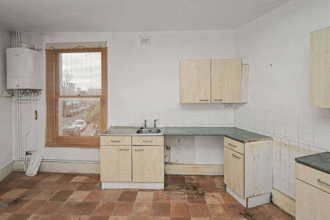 19b Kenmont Gardens, Kensal Green, London NW10 6BT 73