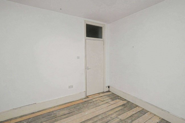 19b Kenmont Gardens, Kensal Green, London NW10 6BT 73