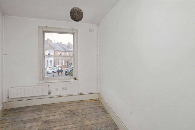 19b Kenmont Gardens, Kensal Green, London NW10 6BT 73