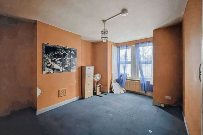 Flat B, 10 Colchester Road, London, E10 6HA 63