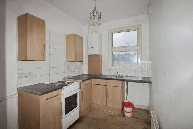 Flat B, 10 Colchester Road, London, E10 6HA 63