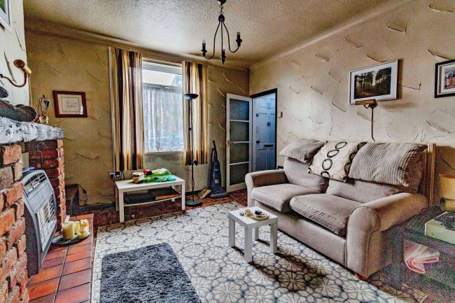 120 High Street, Stoke-on-Trent ST7 8BQ 1