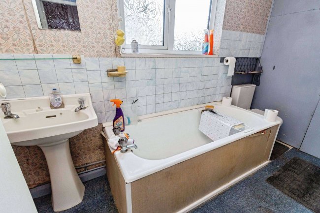 120 High Street, Stoke-on-Trent ST7 8BQ 1