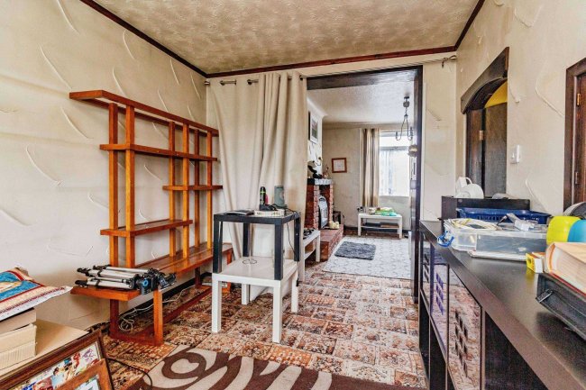 120 High Street, Stoke-on-Trent ST7 8BQ 1