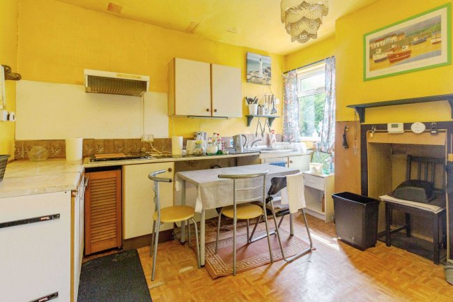 120 High Street, Stoke-on-Trent ST7 8BQ 1