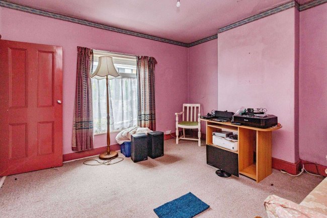 120 High Street, Stoke-on-Trent ST7 8BQ 1