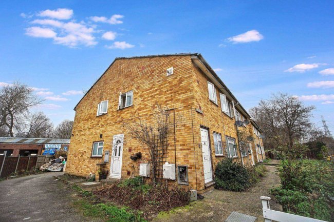 Flat 1 Woodglen, Bishopsford Road, Morden, SM4 6AW 6