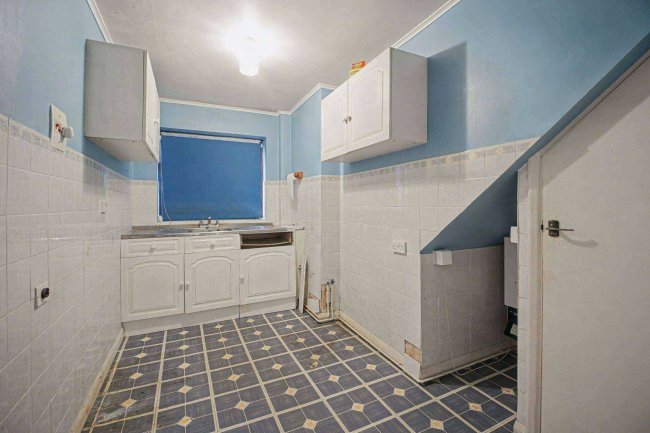 Flat 1 Woodglen, Bishopsford Road, Morden, SM4 6AW 6