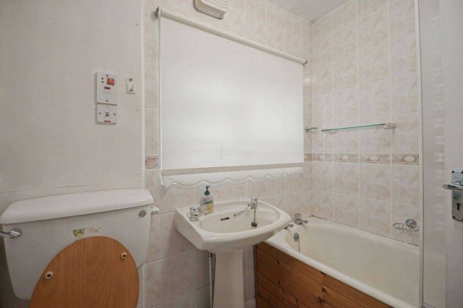 Flat 1 Woodglen, Bishopsford Road, Morden, SM4 6AW 6