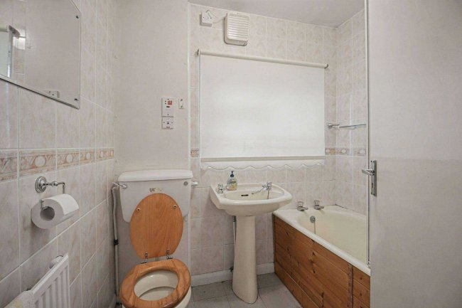 Flat 1 Woodglen, Bishopsford Road, Morden, SM4 6AW 6