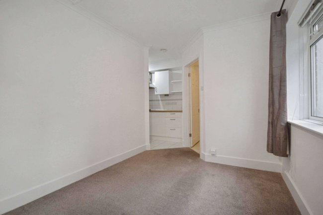 Flat 6 Beaumont Court, 2 Boscombe Spa Road, Bournemouth, Dorset, BH5 1AU 81