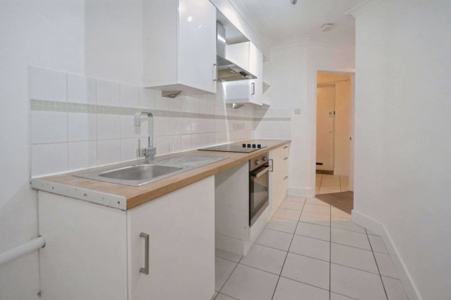 Flat 6 Beaumont Court, 2 Boscombe Spa Road, Bournemouth, Dorset, BH5 1AU 81