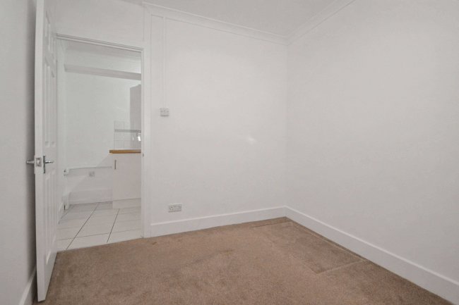 Flat 6 Beaumont Court, 2 Boscombe Spa Road, Bournemouth, Dorset, BH5 1AU 81