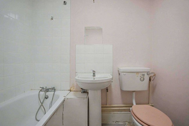 13a Arundel Gardens, Notting Hill, London W11 2LN 94