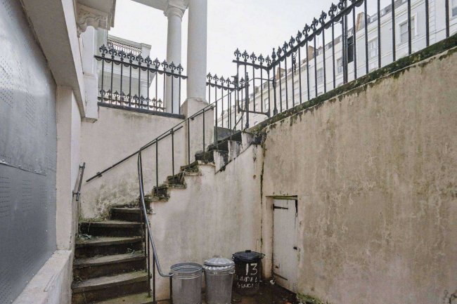 13a Arundel Gardens, Notting Hill, London W11 2LN 94