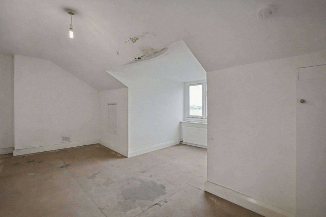 Flat E, 104 Sutherland Avenue, London W9 2QR 42