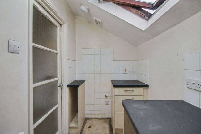 Flat E, 104 Sutherland Avenue, London W9 2QR 42