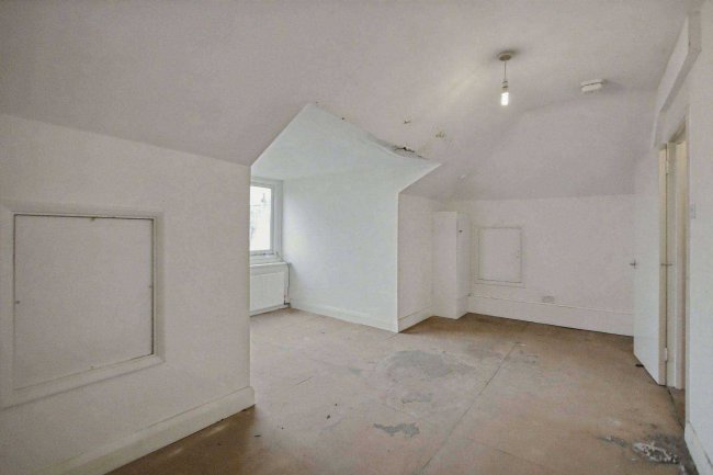 Flat E, 104 Sutherland Avenue, London W9 2QR 42