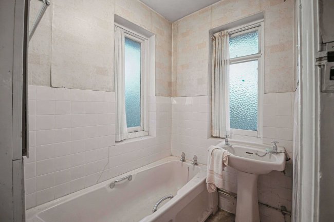 3 Forest Road, Sutton, SM3 9NT 3