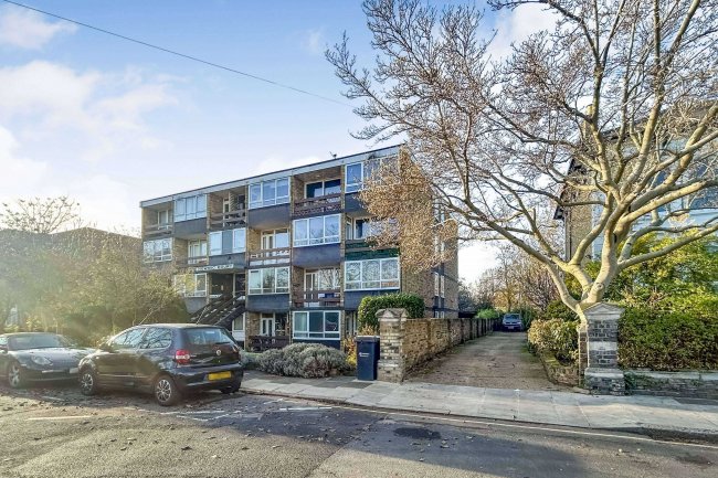 8 Howmic Court, Arlington Road, Twickenham, TW1 2BD 7