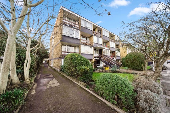 8 Howmic Court, Arlington Road, Twickenham, TW1 2BD 7
