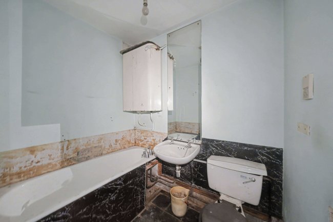 8 Howmic Court, Arlington Road, Twickenham, TW1 2BD 7