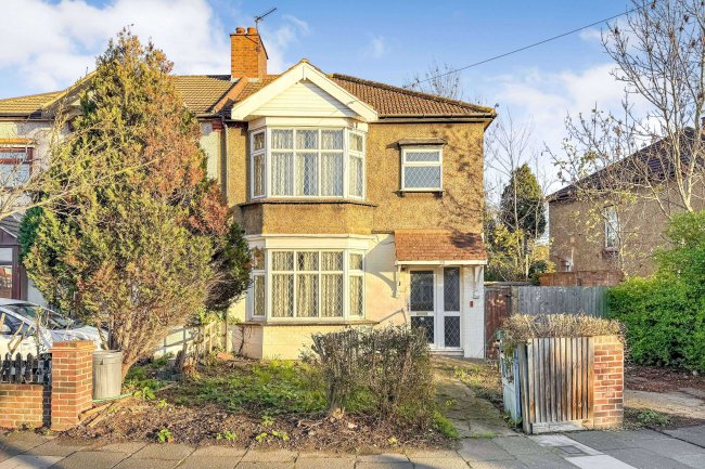 10 Mundon Gardens, Ilford, IG1 4AH 10