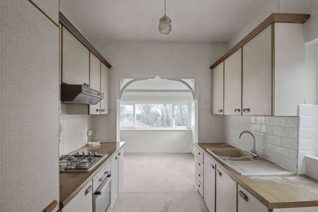 10 Mundon Gardens, Ilford, IG1 4AH 10