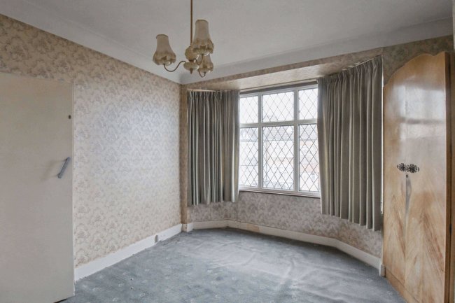 10 Mundon Gardens, Ilford, IG1 4AH 10