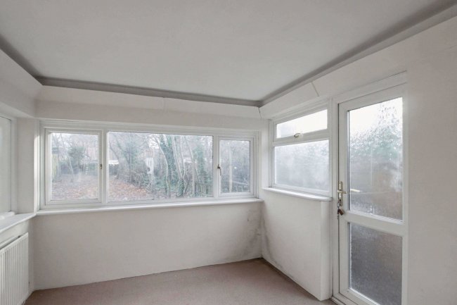 10 Mundon Gardens, Ilford, IG1 4AH 10