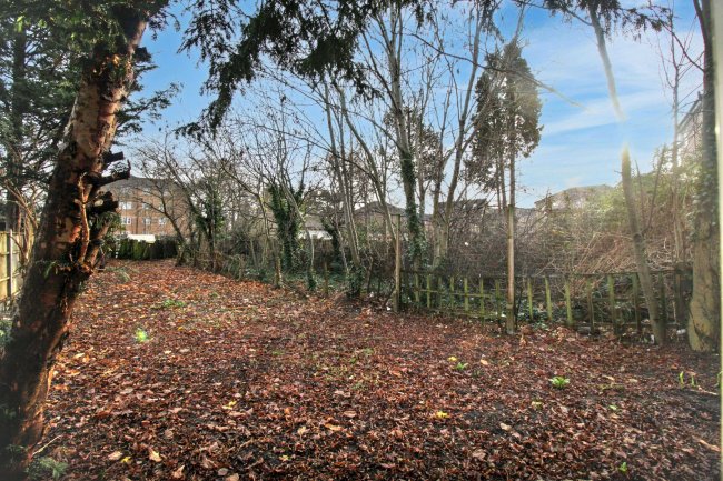 10 Mundon Gardens, Ilford, IG1 4AH 10