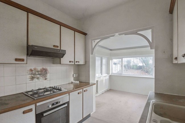 10 Mundon Gardens, Ilford, IG1 4AH 10