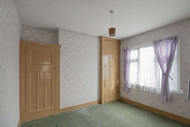 10 Mundon Gardens, Ilford, IG1 4AH 10