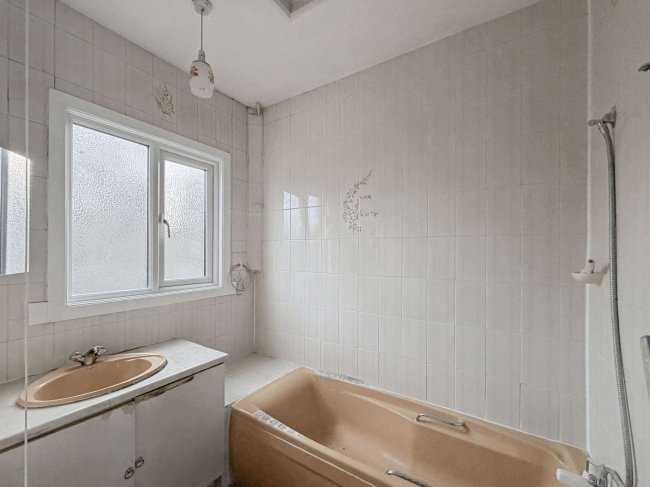 10 Mundon Gardens, Ilford, IG1 4AH 10