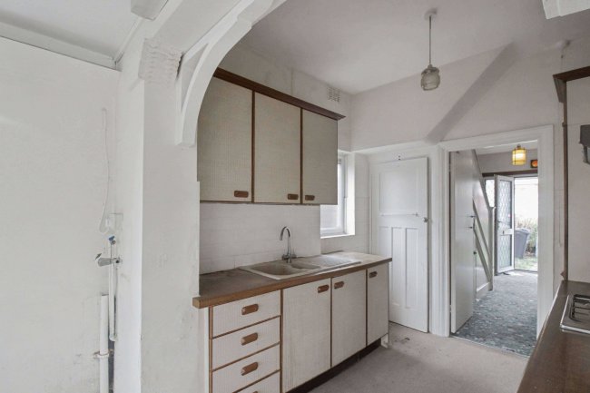 10 Mundon Gardens, Ilford, IG1 4AH 10