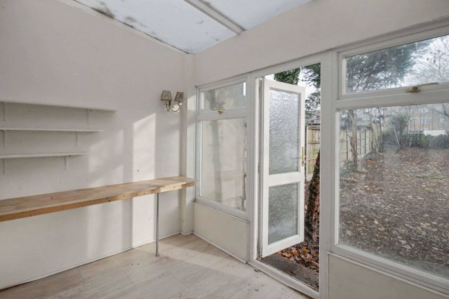 10 Mundon Gardens, Ilford, IG1 4AH 10