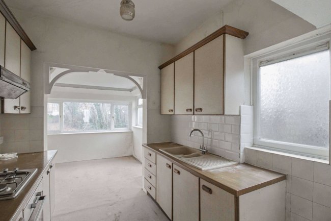 10 Mundon Gardens, Ilford, IG1 4AH 10