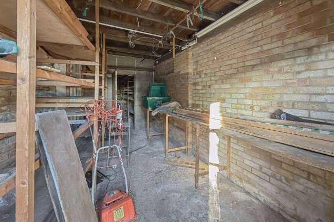 90 Ashurst Drive, Gants Hill, Ilford IG2 6SB 4