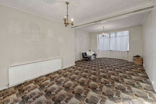 90 Ashurst Drive, Gants Hill, Ilford IG2 6SB 4