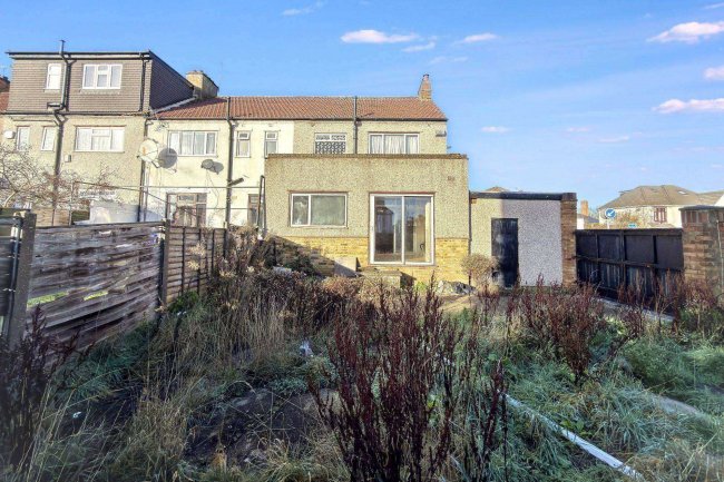 90 Ashurst Drive, Gants Hill, Ilford IG2 6SB 4