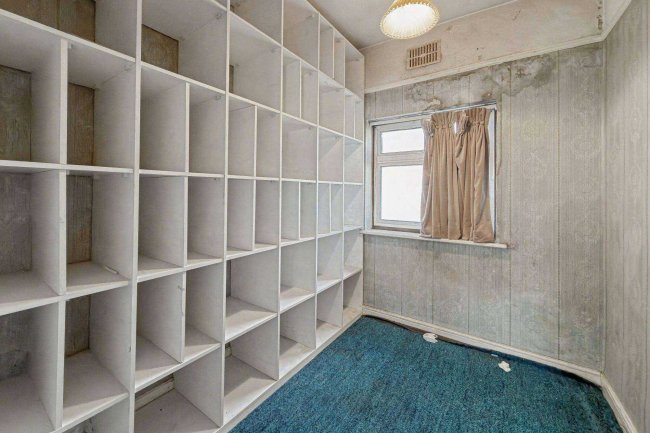 90 Ashurst Drive, Gants Hill, Ilford IG2 6SB 4