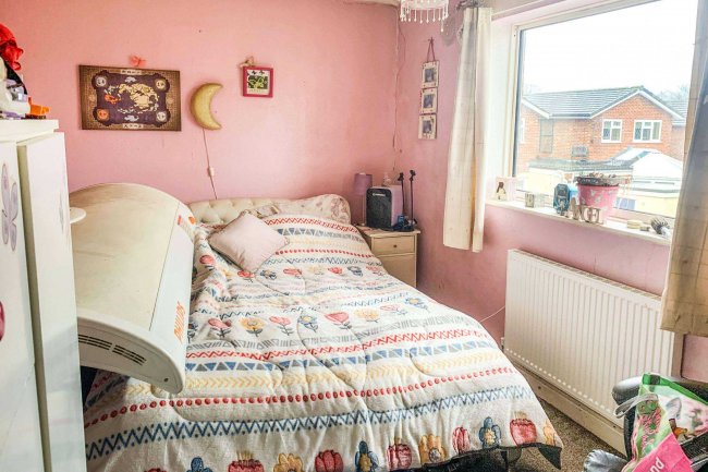 9 Hollybush Road, Warminster, Wiltshire, BA12 8QT 2