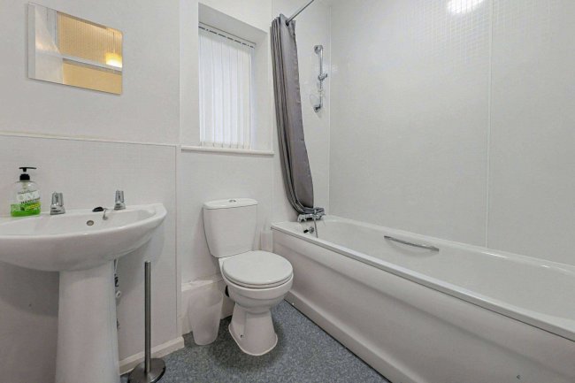 1/1A Tynevale Terrace, Bensham, Gateshead, Tyne & Wear, NE8 2XY 92